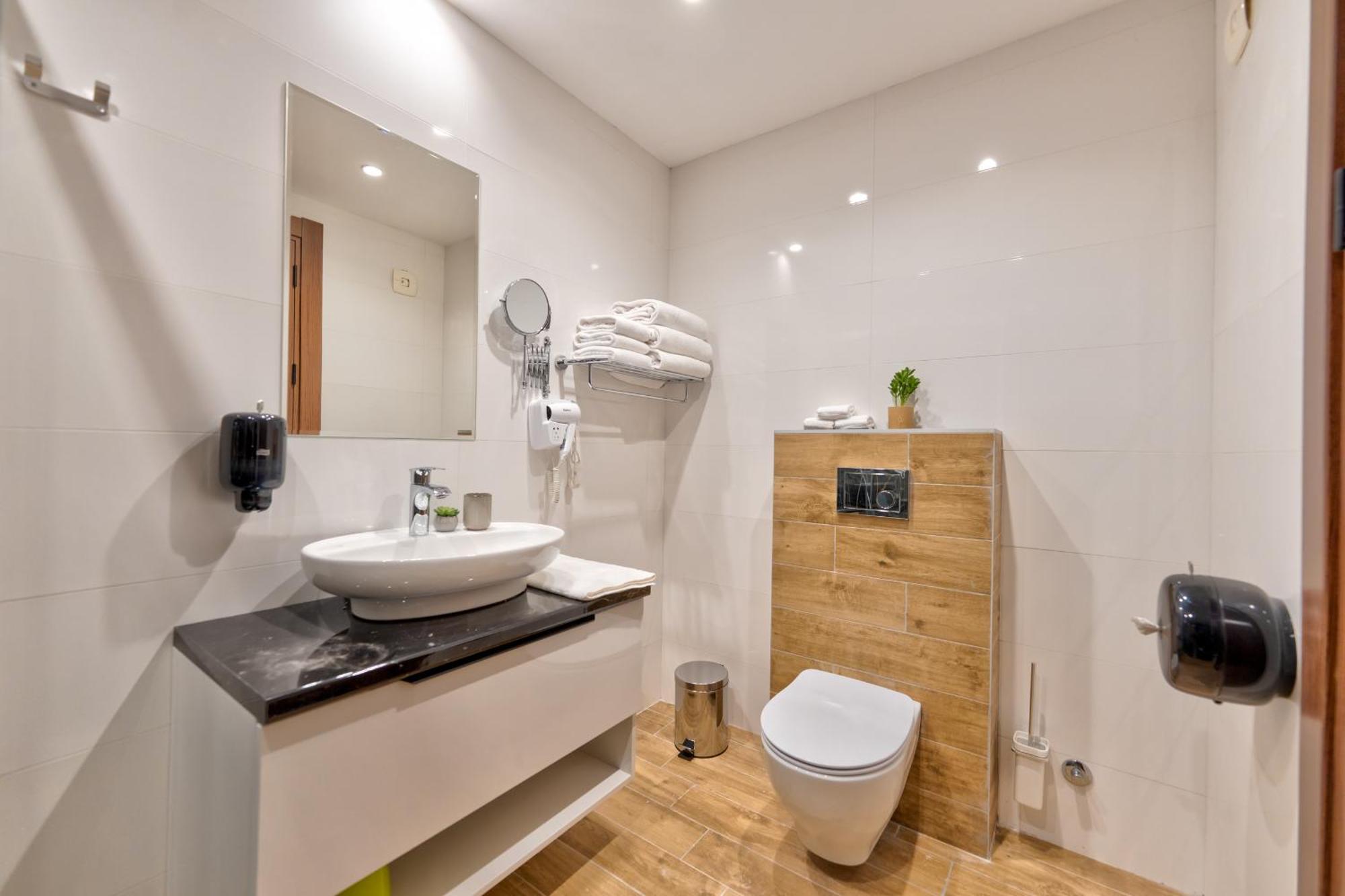 Apartment Buzzstays - Spa & Wellness - Privately Managed